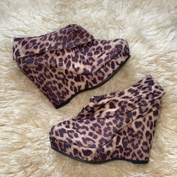 BOOTIES! Madden Girl Leopard Wedge Platform Size 6 Side Zipper 4.5 inch Heel - Picture 4 of 6